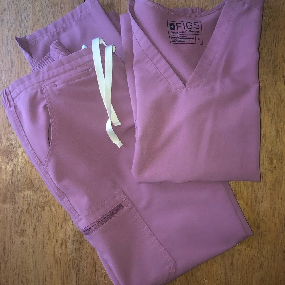 Women’s figs scrubs